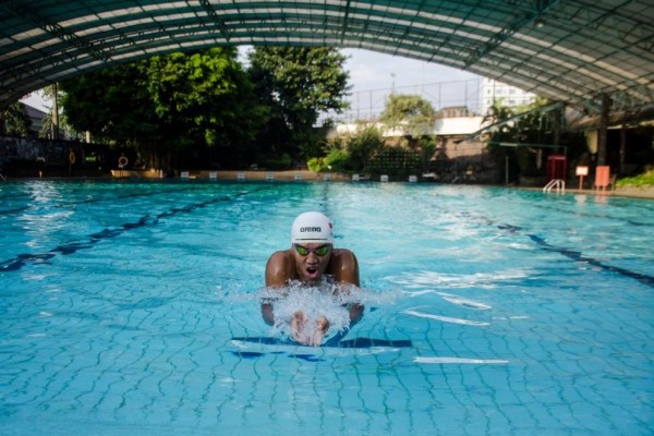 Hilangkan Stres & Dapatkan 7 Manfaat Luar Biasa Renang Gaya Bebas