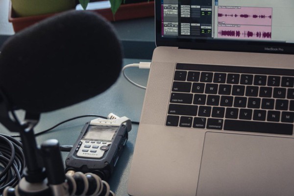 Kuasai Dictation MacBook: Ketik Cepat Tanpa Keyboard