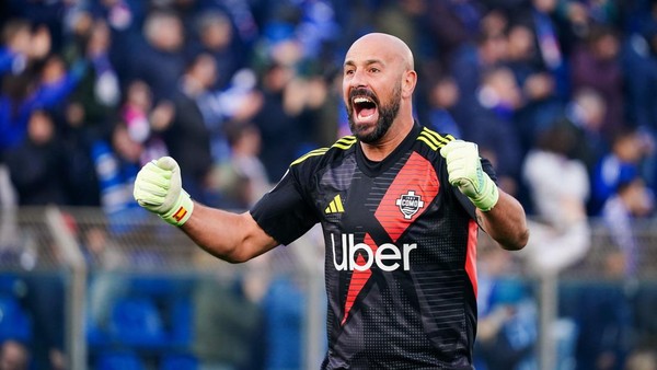 Legenda Pepe Reina Pensiun: Akhir Kariernya di Como