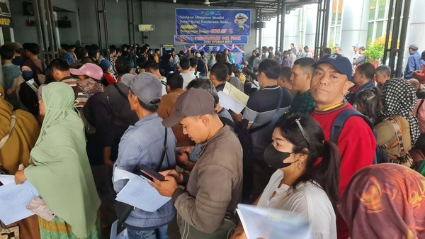 Pemutihan Pajak Kendaraan: Antusiasme Warga Membludak, Petugas Kelelahan