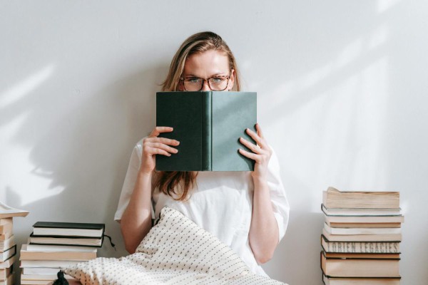 Rahasia Terungkap: 5 Alasan Mengapa Malu Suka Baca Buku