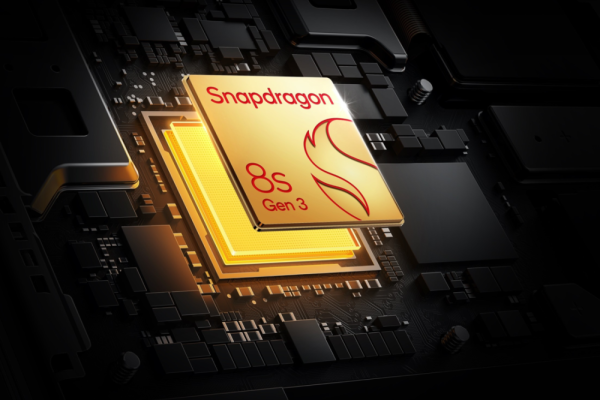 Snapdragon 8 Gen 3 vs Dimensity 8400: Raja Gaming Mana?