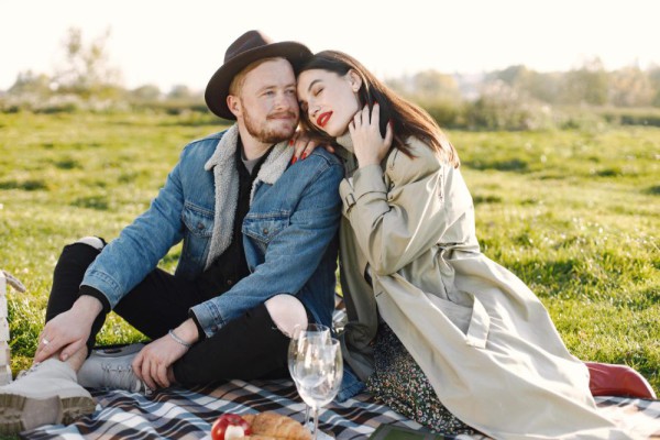 Taurus jatuh cinta? 5 Zodiak pasangan ideal, Pisces paling tulus!