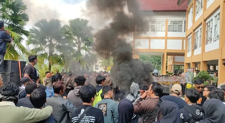 Bentrok Massa & Aparat: 100 Hari Kerja Bupati Pangandaran