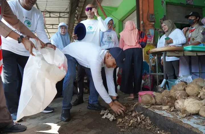 Bupati Bojonegoro Desak Aksi Nyata Hadapi Darurat Plastik