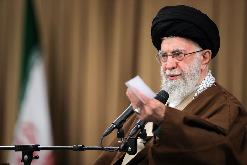 Iran Tumbang: Kapal Induk AS & Dampak Globalnya