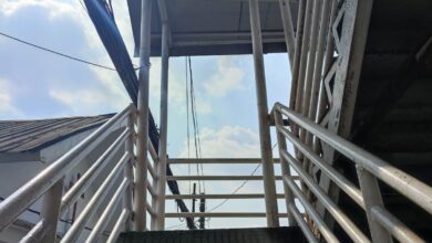 JPO Otista Membahayakan: Kabel Semrawut Ancam Pengguna Jalan