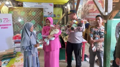Kapolres Bantu 3 Balita Yayasan Mutiara Tamansari, Tasikmalaya