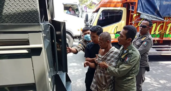 Satpol PP Bojonegoro Tertibkan Pengamen & ODGJ: Kisah di Shelter