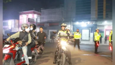 Suporter Persela Ramaikan Alun-Alun Lamongan: Malam Siaga Spektakuler