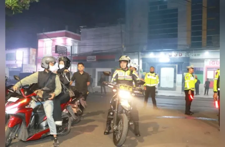 Suporter Persela Ramaikan Alun-Alun Lamongan: Malam Siaga Spektakuler