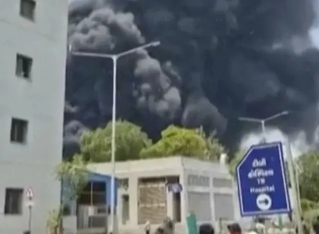 Tragedi Air India: Pesawat Jatuh Dekat Ahmedabad, 242 Jiwa Terancam