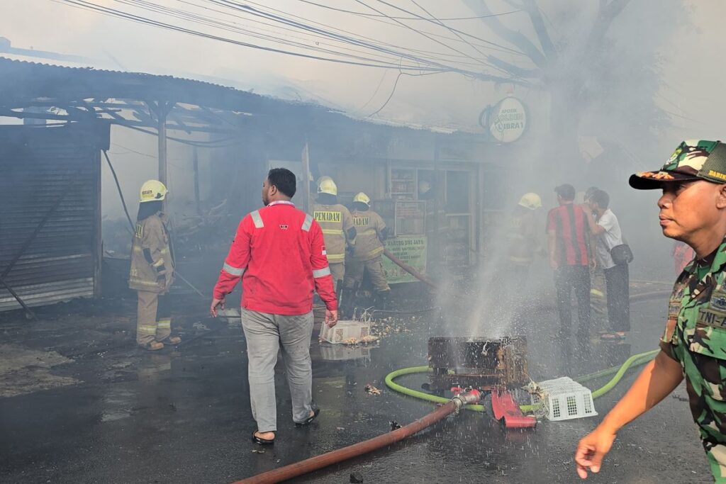 Tragedi Pasar Kampung Ambon: 8 Kios Hangus Terbakar Cepat