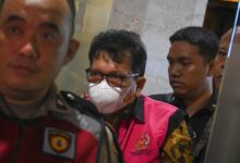 Vonis Ringan Zarof Ricar: Usia, Kesehatan, & Keadilan?
