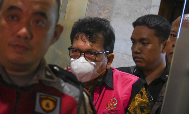 Vonis Ringan Zarof Ricar: Usia, Kesehatan, & Keadilan?